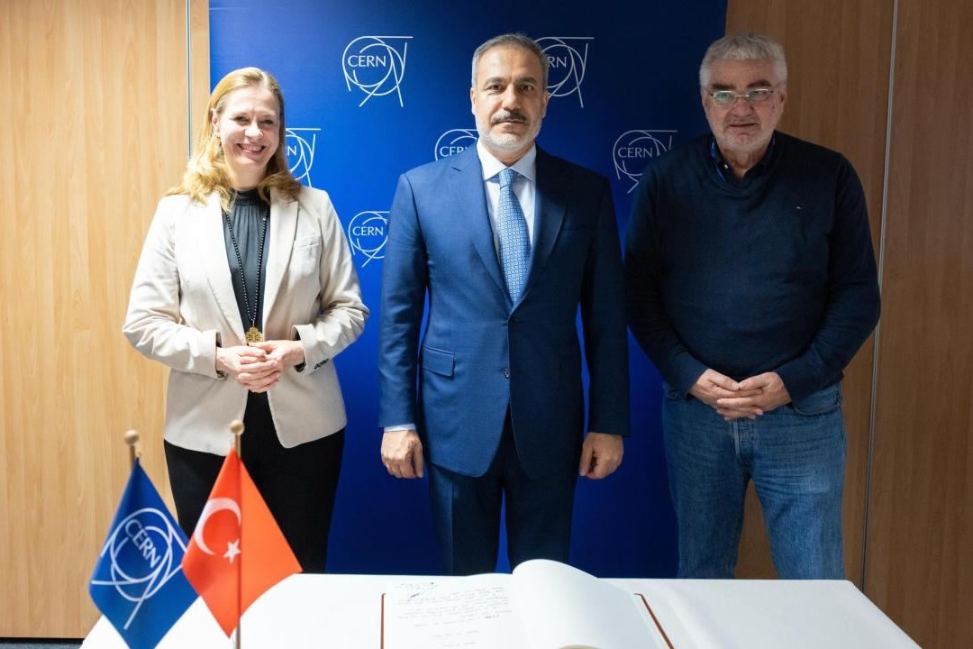 Fidan Avropa Nüvə Araşdırmaları Təşkilatını ziyarət edib