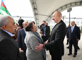 Prezident İlham Əliyevin və Birinci xanım Mehriban Əliyevanın Sarıcalı sakinləri ilə səmimi görüntüləri