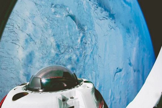 SpaceX insanlığı Yerin qütb orbitinə çıxarıb