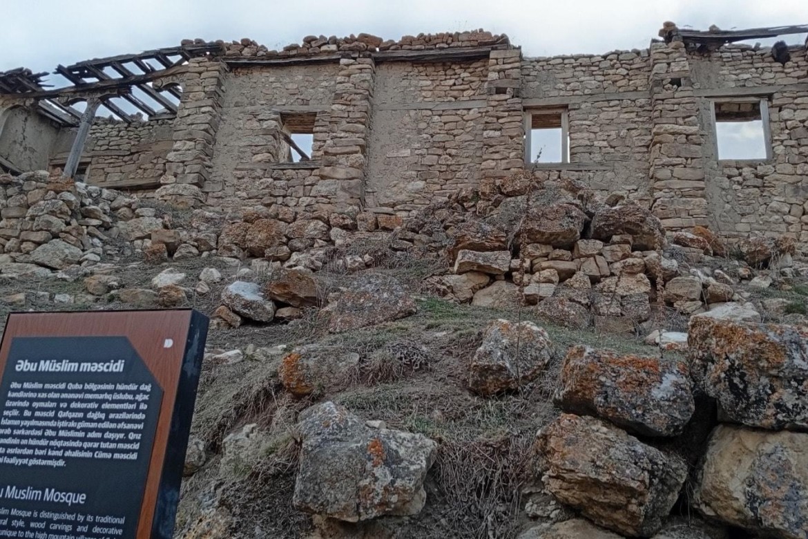 Qrızdakı tarixi məscidlə bağlı 3 komitəyə məktub ünvanlanıb