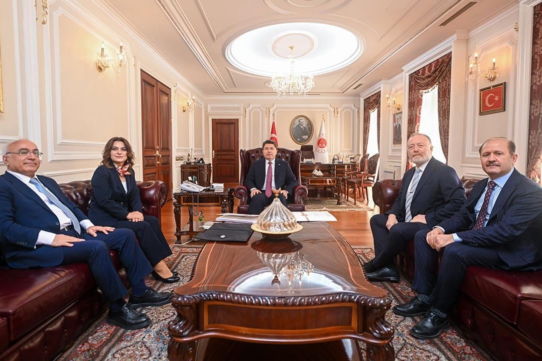 Türkiyənin Ədliyyə naziri DEM Partiyası heyəti ilə görüşüb