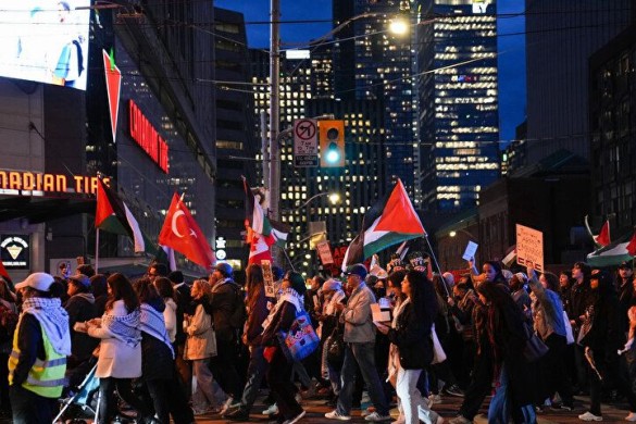 Kanadada minlərlə insan Fələstin üçün ayağa qalxıb