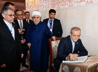 İran Prezidenti Məsud Pezeşkian Bibiheybət məscidini ziyarət edib