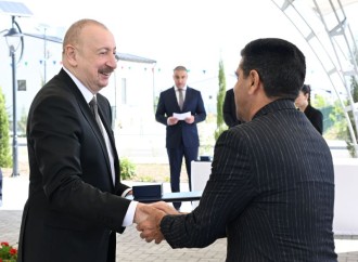 Prezident İlham Əliyev Ağdamın Kəngərli kəndinə köçən sakinlərlə görüşüb, onlara evlərin açarlarını təqdim edib