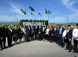 Prezident İlham Əliyev Ağdamın Kəngərli kəndinə köçən sakinlərlə görüşüb, onlara evlərin açarlarını təqdim edib