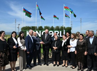 Prezident İlham Əliyev Ağdamın Kəngərli kəndinə köçən sakinlərlə görüşüb, onlara evlərin açarlarını təqdim edib