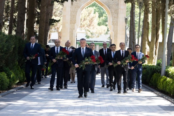 Səhiyyə Nazirliyinin rəhbərliyi və kollektivi Ulu Öndər Heydər Əliyevin əziz xatirəsini yad edib