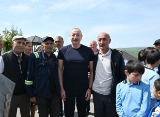 Prezident İlham Əliyev Laçın şəhərində sakinlərlə görüşüb