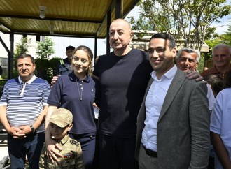Prezident İlham Əliyev Laçın şəhərində sakinlərlə görüşüb