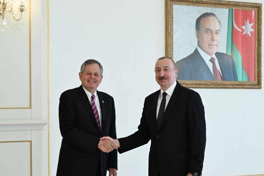 Prezident İlham Əliyev ABŞ Senatının Xarici Əlaqələr Komitəsinin üzvünü qəbul edib