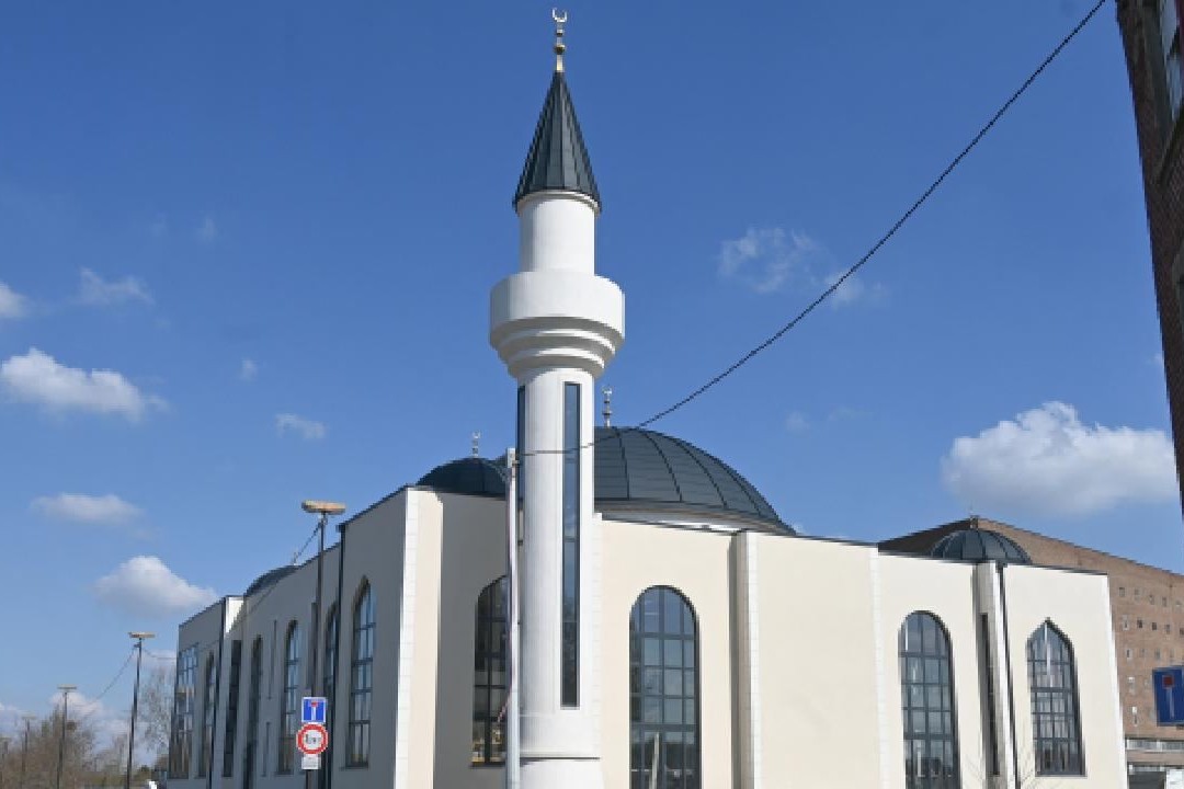 Fransada məsciddə Quranı yandıran şəxs həbs edilib