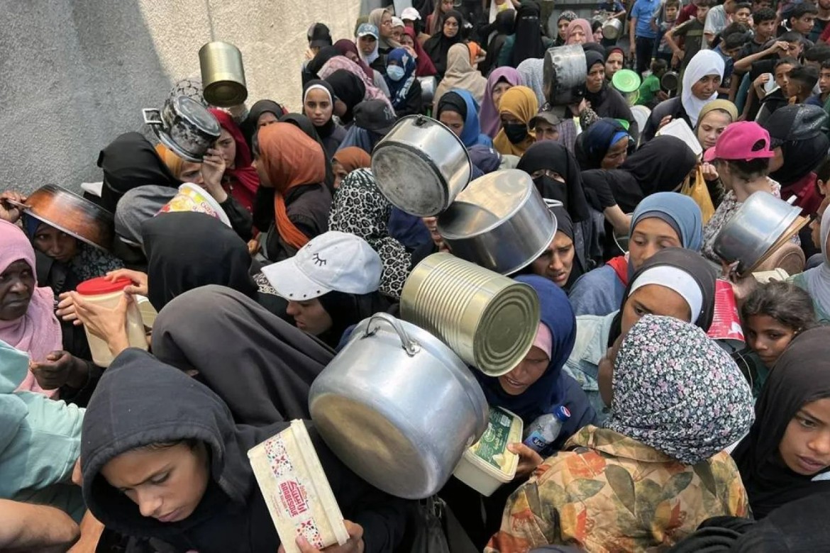 Qəzzada humanitar yardım gözləyən 1200-dən çox insan öldürülüb