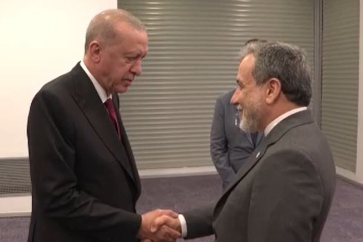 Ərdoğan Araqçi ilə regional məsələləri müzakirə edib