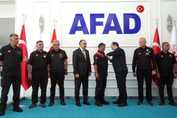 FHN AFAD əməkdaşlarını mükafatlandırıb