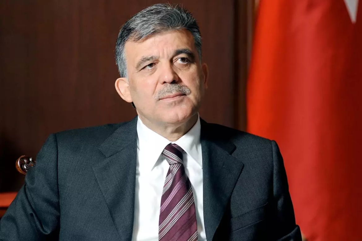 Abdullah Gül süni intellekt vasitəsilə edilən dələduzluğa qarşı hüquqi addım atdı