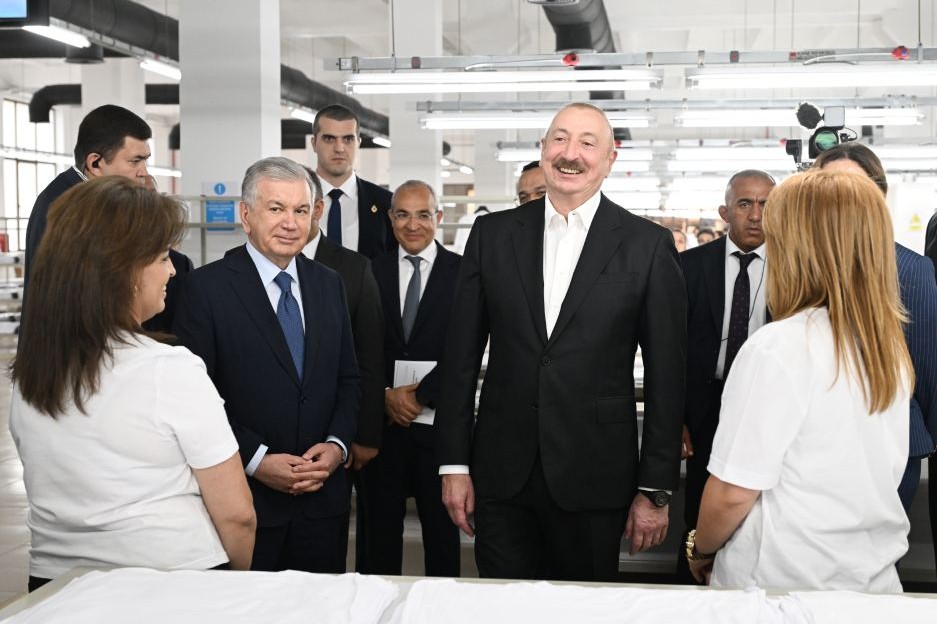 Prezident İlham Əliyev və Prezident Şavkat Mirziyoyev Xankəndidə sakinlərlə səmimi söhbət ediblər