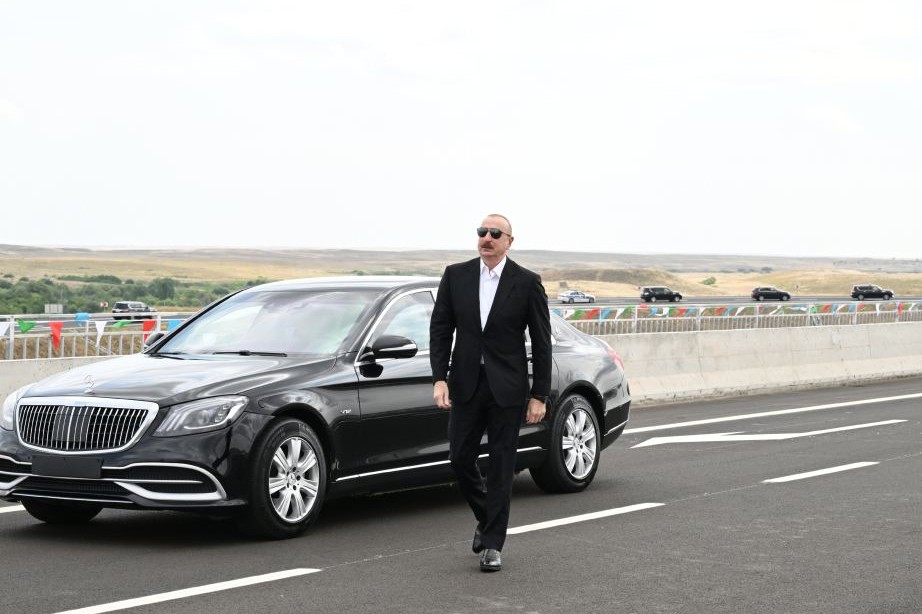 Prezident İlham Əliyev Əhmədbəyli-Füzuli-Şuşa yolunun açılışında iştirak edib