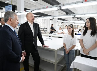 Prezident İlham Əliyev və Prezident Şavkat Mirziyoyev Xankəndidəki “Businesstex JV” tikiş fabrikinin fəaliyyəti ilə tanış olublar