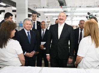 Prezident İlham Əliyev və Prezident Şavkat Mirziyoyev Xankəndidəki “Businesstex JV” tikiş fabrikinin fəaliyyəti ilə tanış olublar