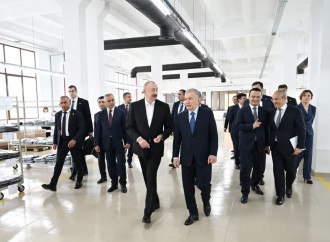 Prezident İlham Əliyev və Prezident Şavkat Mirziyoyev Xankəndidəki “Businesstex JV” tikiş fabrikinin fəaliyyəti ilə tanış olublar