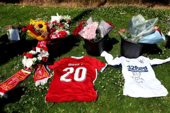 Liverpul Azarkeşləri Diogo Jotanın Vəfatından Sonra Anfield-ə Çiçəklər Qoydular