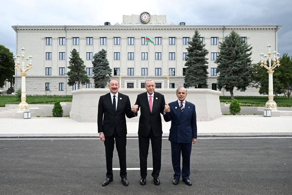 Prezident İlham Əliyevin Xankəndində Ərdoğan və Şahbaz Şəriflə səmimi söhbəti