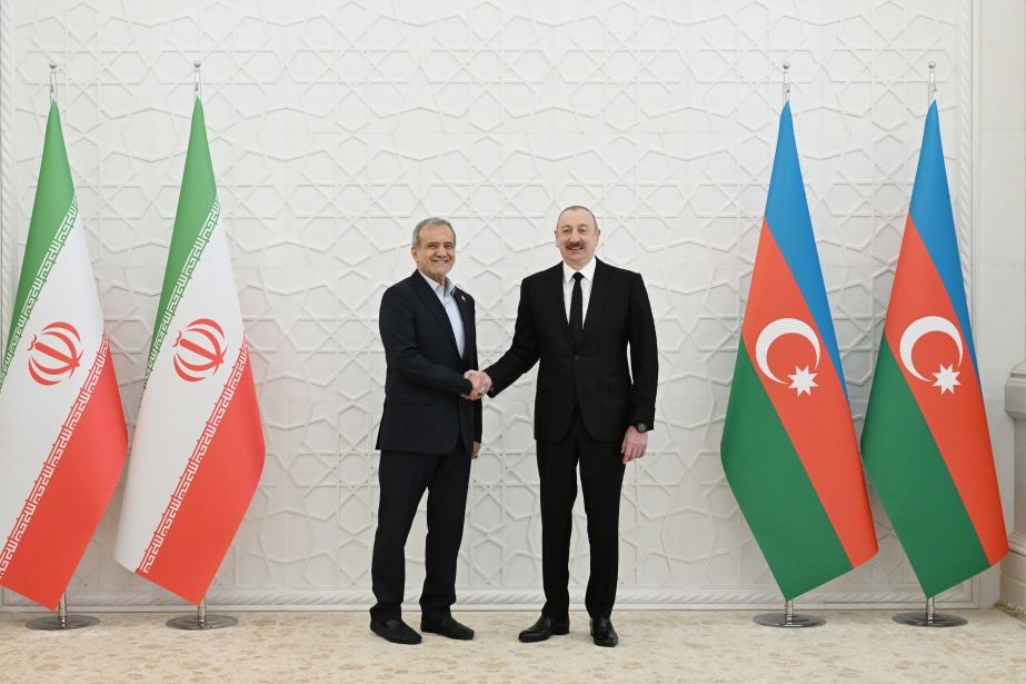 Prezident İlham Əliyev Məsud Pezeşkianı Şuşa şəhəri ilə tanış edib