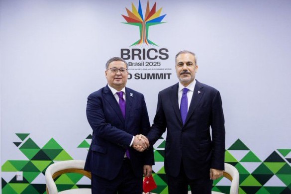 Türkiyə və Qazaxıstan XİN rəhbərləri regional məsələləri müzakirə ediblər