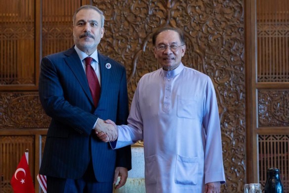 Fidan Malayziya Baş naziri Ənvər İbrahimlə regional məsələləri müzakirə edib