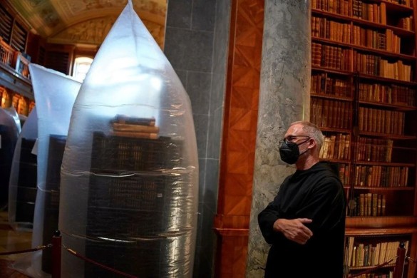Pannonhalma kitabxanası həşərat istilası ilə mübarizə aparır
