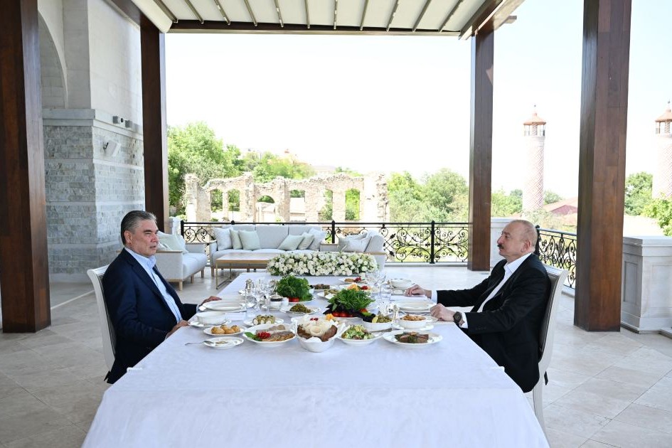 Prezident İlham Əliyev və Qurbanqulu Berdiməhəmmədov Şuşada birgə nahar ediblər