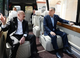 Prezident İlham Əliyev və Qurbanqulu Berdiməhəmmədov Şuşadakı Yaradıcılıq Mərkəzində “Heydər Əliyev və Qarabağ” sərgisi ilə tanış olublar