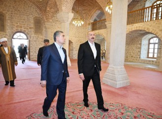 Prezident İlham Əliyev və Türkmənistan Xalq Məsləhətinin sədri Şuşada Yuxarı Gövhər Ağa məscidini ziyarət ediblər