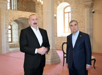 Prezident İlham Əliyev və Türkmənistan Xalq Məsləhətinin sədri Şuşada Yuxarı Gövhər Ağa məscidini ziyarət ediblər