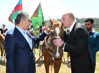 Prezident İlham Əliyev Qurbanqulu Berdiməhəmmədova Cıdır düzündə “Dostluq” adlı Qarabağ atı hədiyyə edib