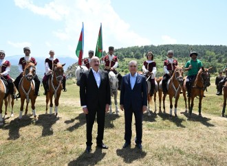 Prezident İlham Əliyev Qurbanqulu Berdiməhəmmədova Cıdır düzündə “Dostluq” adlı Qarabağ atı hədiyyə edib