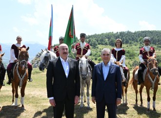 Prezident İlham Əliyev Qurbanqulu Berdiməhəmmədova Cıdır düzündə “Dostluq” adlı Qarabağ atı hədiyyə edib