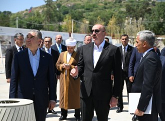 Prezident İlham Əliyev və Türkmənistan Xalq Məsləhətinin sədri Yeni Şuşa məscidində tikinti işlərinin gedişi ilə tanış olublar