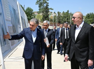 Prezident İlham Əliyev və Türkmənistan Xalq Məsləhətinin sədri Yeni Şuşa məscidində tikinti işlərinin gedişi ilə tanış olublar