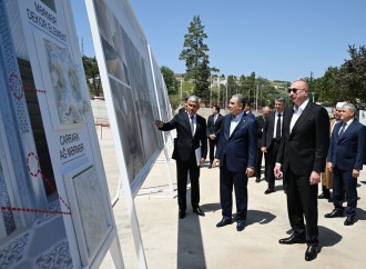 Prezident İlham Əliyev və Türkmənistan Xalq Məsləhətinin sədri Yeni Şuşa məscidində tikinti işlərinin gedişi ilə tanış olublar