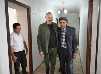 Prezident İlham Əliyev Xocalının Xanyurdu kəndində olub, kəndə köçən bir qrup sakinlə görüşüb