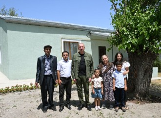 Prezident İlham Əliyev Xocalının Xanyurdu kəndində olub, kəndə köçən bir qrup sakinlə görüşüb