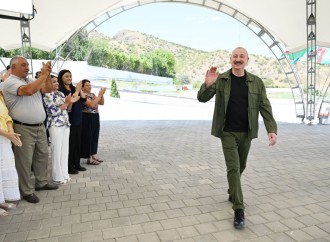 Prezident İlham Əliyev Xocalının Xanyurdu kəndində olub, kəndə köçən bir qrup sakinlə görüşüb