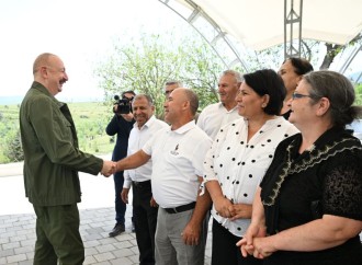 Prezident İlham Əliyev Xocalının Xanyurdu kəndində olub, kəndə köçən bir qrup sakinlə görüşüb
