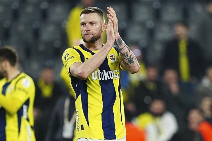 "Fənərbaxça" Milan Şkrinyarı yenidən heyətinə qatır