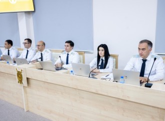 Ermənistan silahlı qüvvələrinin hücumları nəticəsində doğmaları itkin düşmüş, yaralanmış, mina qurbanı olmuş, əsirlikdə işgəncələrə məruz qalmış şəxslər məhkəmədə ifadə veriblə