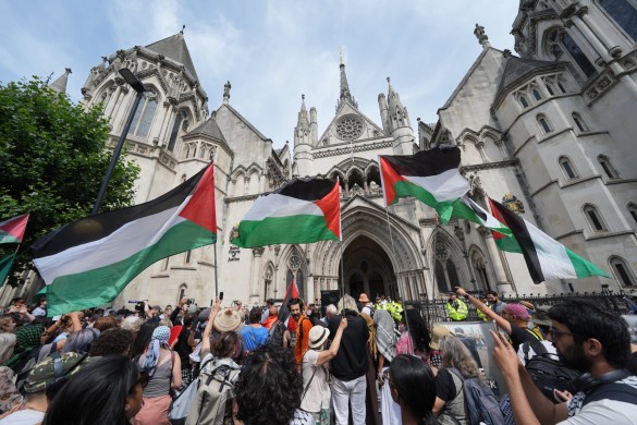 Londonda "Palestine Action" qrupuna dəstək aksiyasında 900-ə yaxın iştirakçı saxlanılıb