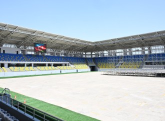Prezident İlham Əliyev və Birinci xanım Mehriban Əliyeva Gəncə şəhər stadionunda tikinti işlərinin gedişi ilə tanış olublar