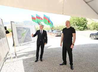 Prezident İlham Əliyev Kəlbəcər şəhərində 3-cü yaşayış kompleksinin təməlini qoyub