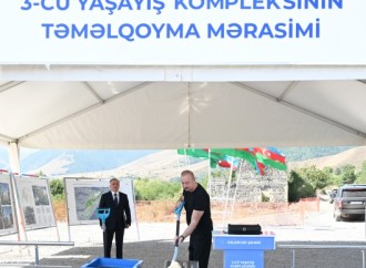 Prezident İlham Əliyev Kəlbəcər şəhərində 3-cü yaşayış kompleksinin təməlini qoyub